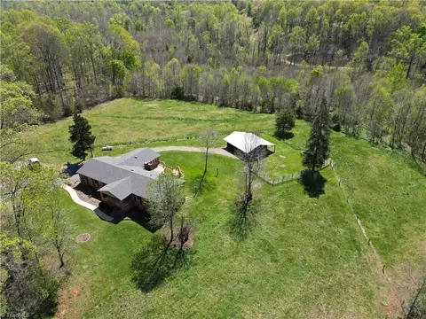 541 Lake Lemar Rd, Reidsville, NC 27320