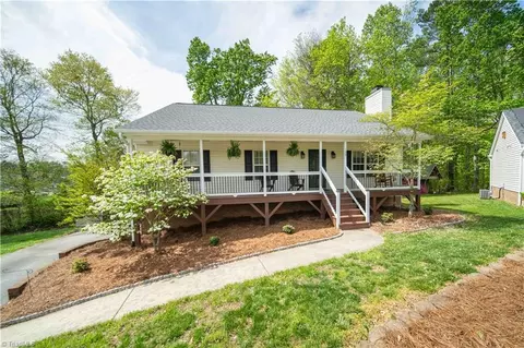 120 Windsbury Ridge Ct, Clemmons, NC 27012