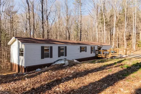 220 Dowell Dr, Roaring River, NC 28669 photo 2