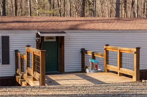 220 Dowell Dr, Roaring River, NC 28669 photo 4