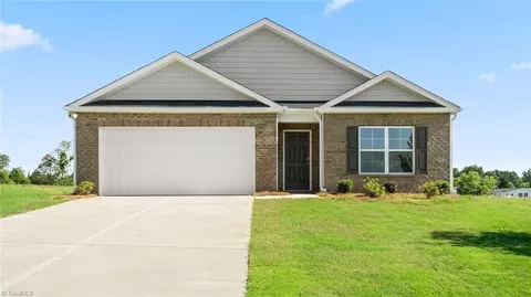 142 Preston Oaks Dr, King, NC 27021