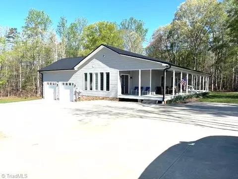 8958 Lasater Rd, Clemmons, NC 27012