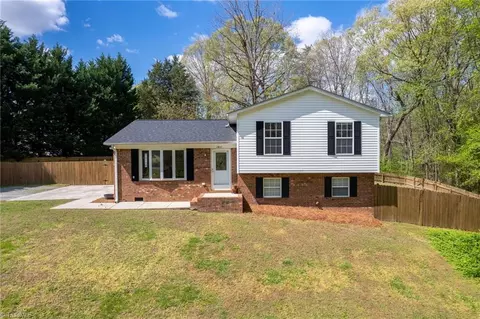 1411 Gus Hill Rd, Clemmons, NC 27012