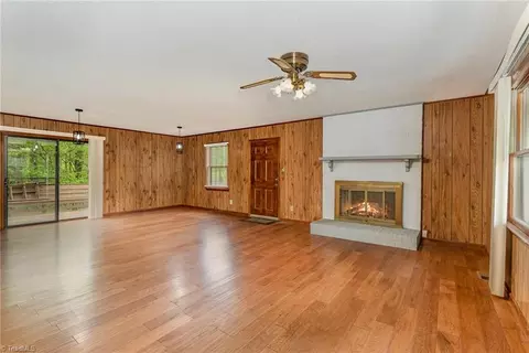 Living - 3795 Red Fox Rd, Trinity, NC 27370 photo 2 of 4