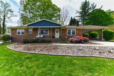1051 Foxfire Rd, Kernersville, NC 27284