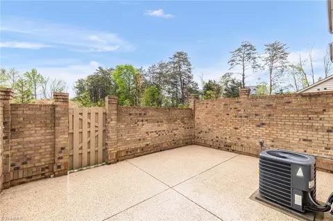 Exterior - 667 Stags Leap Ct, High Point, NC 27265 photo 4 of 9