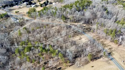 4056 Rolling Hill Dr, Tobaccoville, NC 27050