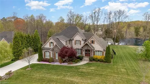 8140 Zinfandel Dr, Kernersville, NC 27284