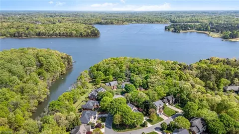 View/Area - 2607 Burch Pt, High Point, NC 27265 photo 2 of 5