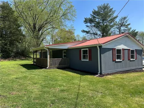 440 Hilltop Cir, Ronda, NC 28670