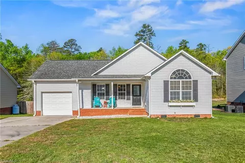 208 Santa Fe Cir, Thomasville, NC 27360