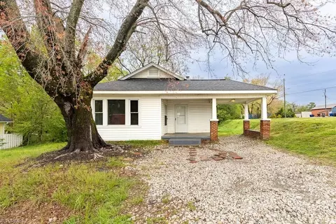 1117 Cayuga St, Winston Salem, NC 27105
