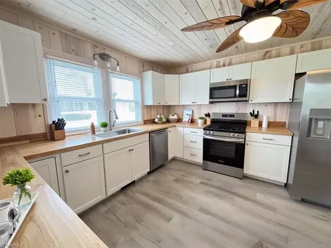 Kitchen - 1230 Bridge St, Elkin, NC 28621 photo 2 of 4