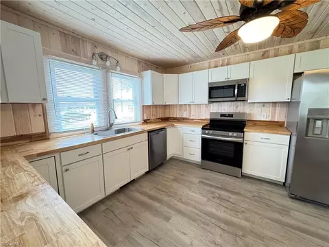 Kitchen - 1230 Bridge St, Elkin, NC 28621 photo 3 of 4