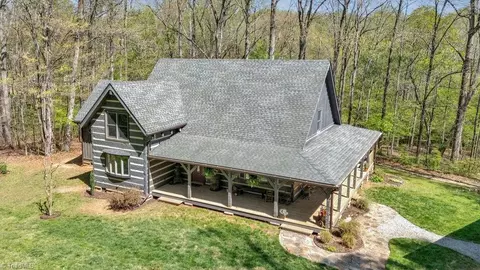 1233 Wilson Heritage Trl, Kernersville, NC 27284