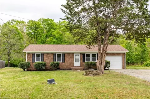 2409 Robertscourt Rd, Greensboro, NC 27406