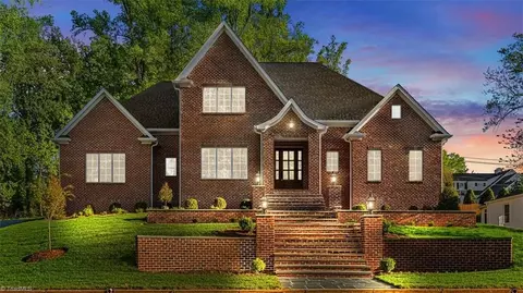 905 Brookside Dr, Greensboro, NC 27408