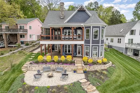 602 Shoreline Rd, New London, NC 28127