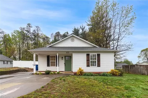 1615 Beaufort Ct, Kernersville, NC 27284