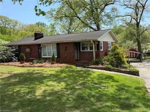 1632 Sanford Dr, Winston Salem, NC 27105