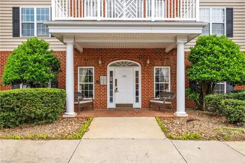 524 College Rd #106, Greensboro, NC 27410