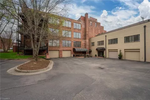 165 Virginia St #10, Mount Airy, NC 27030