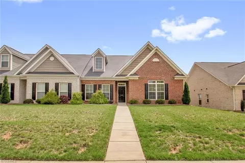 1442 Crestlawn Trl, Pfafftown, NC 27040