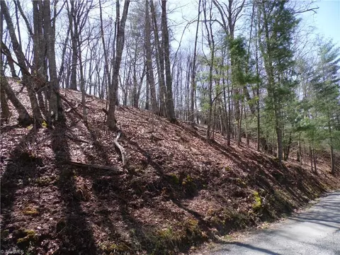32 Happy Ridge Road, Piney Creek, NC 28663
