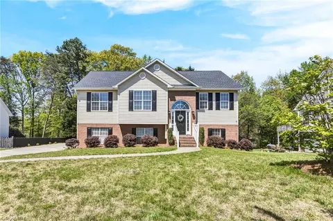 2901 Bridgeport Dr, Winston Salem, NC 27103