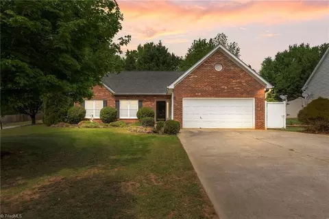 2635 Bridgeport Dr, Winston Salem, NC 27103