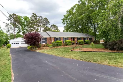 806 Branchwood Dr, Kernersville, NC 27284