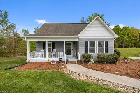 242 Sunset Ridge Ln, Lexington, NC 27295