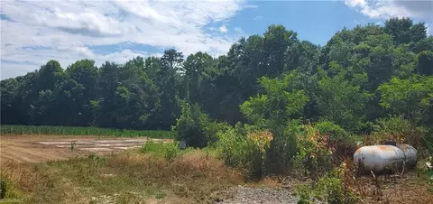 429 Harbour Ln, Dobson, NC 27017 photo 5