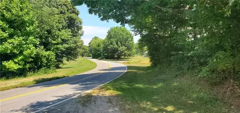 429 Harbour Ln, Dobson, NC 27017 photo 9