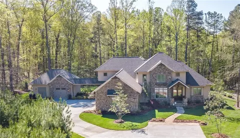 503 Wyndwood Dr, Jamestown, NC 27282