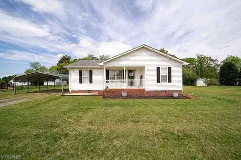 179 Sea Mountain Ln, Lexington, NC 27292