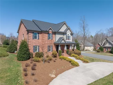 5004 Scotland Ct, Clemmons, NC 27012