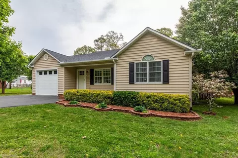 2820 Sonnett Dr, Randleman, NC 27317