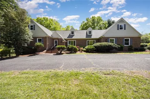 206 Oakdale Cir, King, NC 27021