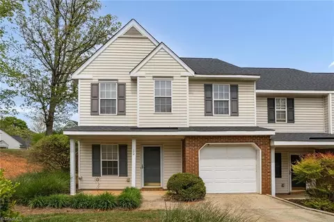 10 Pickwick Pl, Greensboro, NC 27407