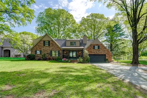 485 Ivy Cir, Bermuda Run, NC 27006