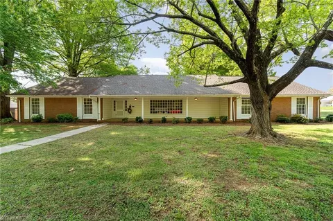 202 Harmon Ct, Kernersville, NC 27284
