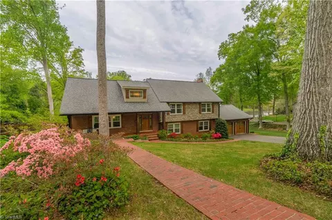 4424 Woodlark Ct, Clemmons, NC 27012