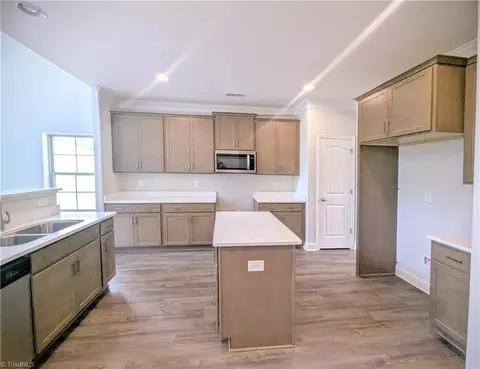 107 Royal Pines Dr, Trinity, NC 27370 photo 3