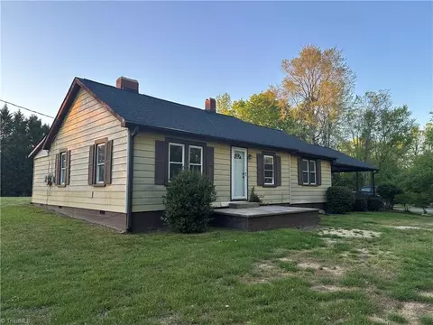 3749 Old Greensboro Rd, Thomasville, NC 27360