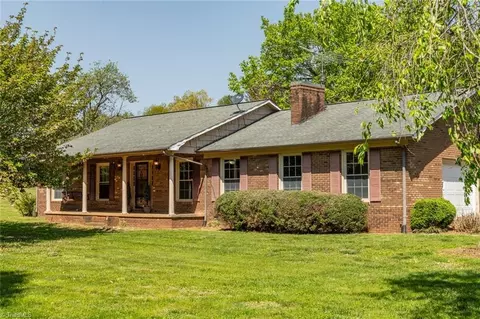123 Hilltop Dr, Wilkesboro, NC 28697