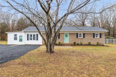 293 Aiken Rd E, Eden, NC 27288