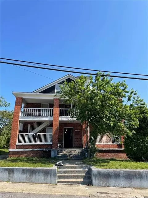 809 Green Dr E, High Point, NC 27260