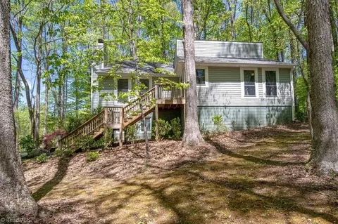 6583 Woodmere Dr, Walkertown, NC 27051