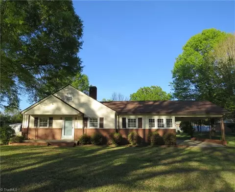 318 Daniel Adkins St, Eden, NC 27288